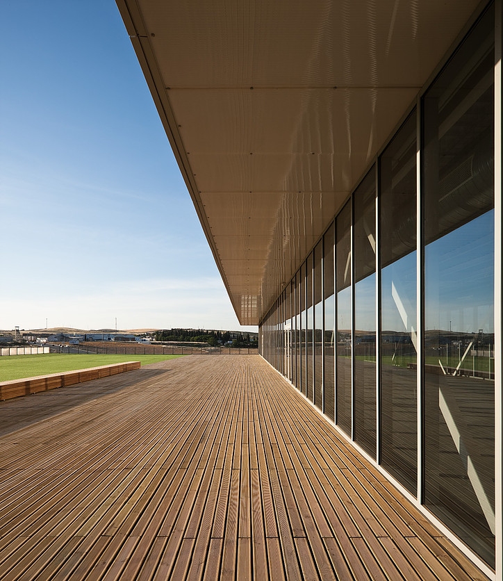 POLIDEPORTIVO UNIVERSITARIO LINARES. JA�N